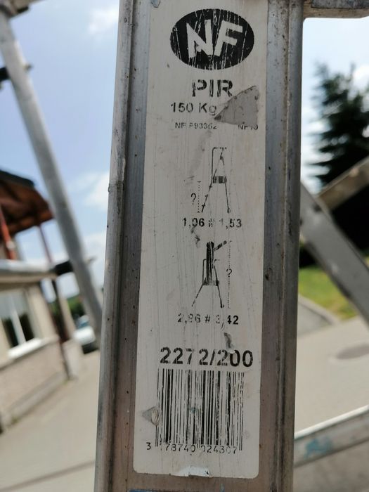 Drabina aluminiowa Zagres, podest roboczy, zasięg roboczy do 3,8m.