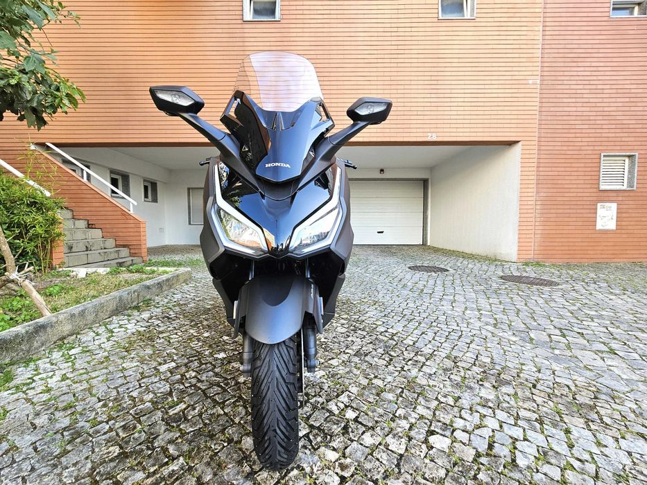 Honda Forza 125 de 2024 com Top Case com apenas 4.680 kms e com garantia da marca