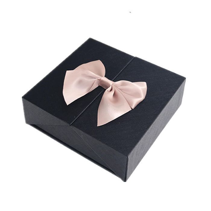 Szkatułka na Biżuterię Czarna z Różami Przenośna Pomysł na Prezent