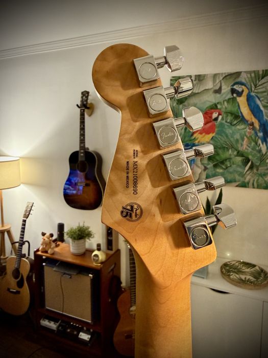 Fender Stratocaster Player c/ Upgrades & Gigbag Boss