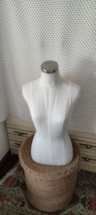 Busto de senhora de excelente qualidade