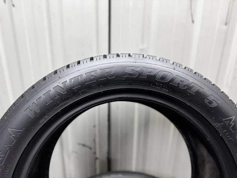 Шини бу 215 55 R17 Dunlop Winter Sport 5