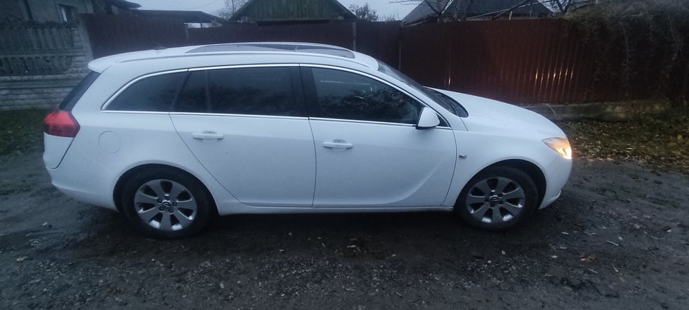 Опель інсігнія  .