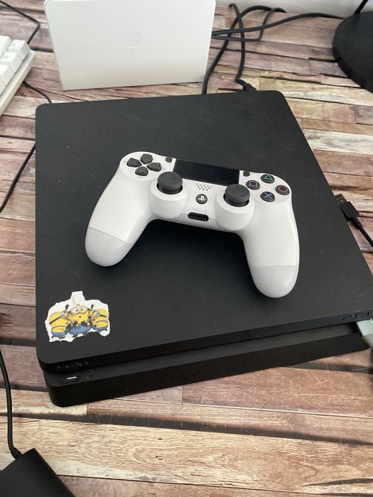 Ps4 com 10 jogos e com comando,negociavel por trotinete eletrica