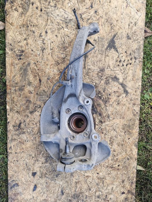 Zwrotnica piasta audi a4 b8 a5