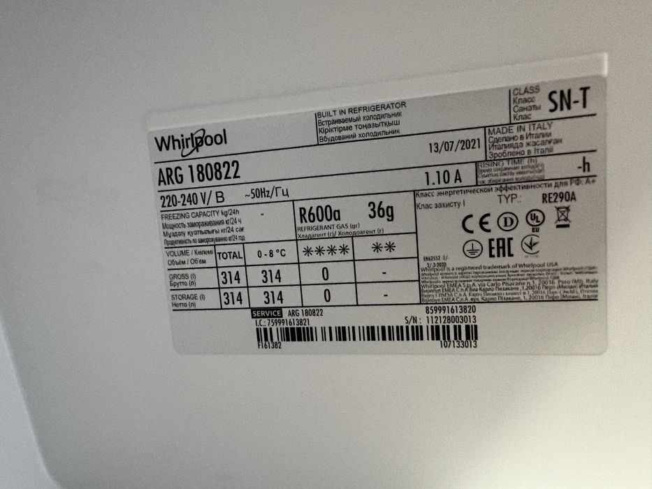 Frigorífico encastrável da Whirlpool: cor branca - ARG 180822