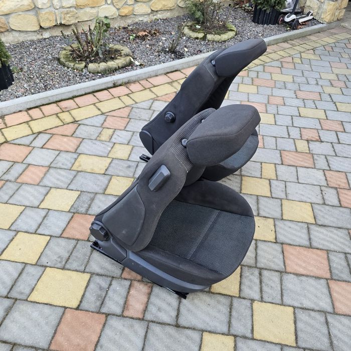 Сидіння з відкидною спинкою на салазках Opel Astra H