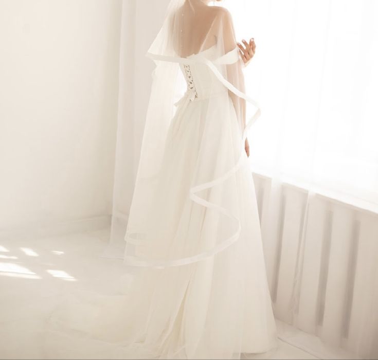 Дуже гарна весільна сукня