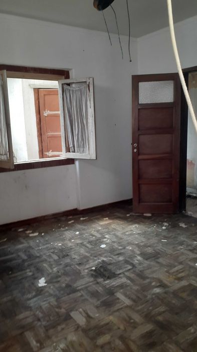 Prédio para Remod.ou alterar para um bloco de apartamentos em Torres Vedras