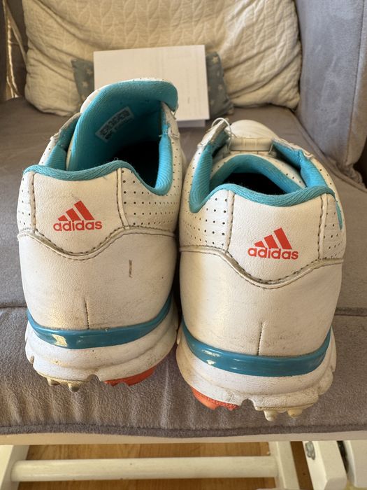 Sapatos de golfe senhora nº 40 (serve quem calça 38 ou 39)
