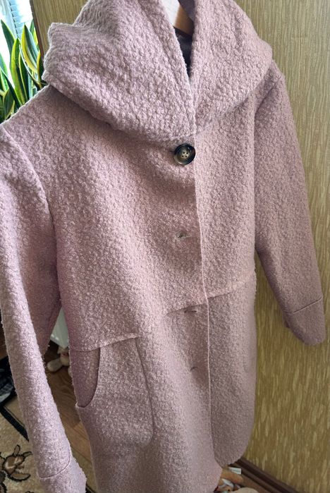 Легке італійське пальто на весну