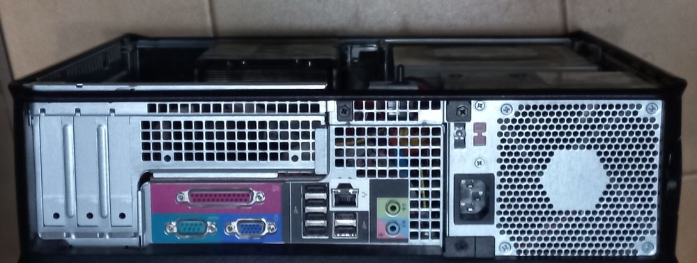 Computadores Dell para revisão