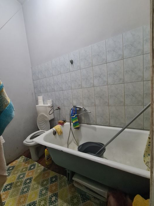 Оренда однокімнатної квартири  по вул Руська,  перший поверх.
