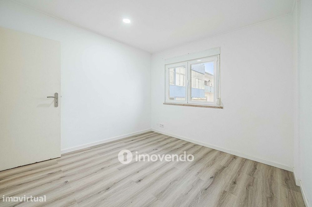 Apartamento T1 totalmente renovado, com varanda, na Sobreda