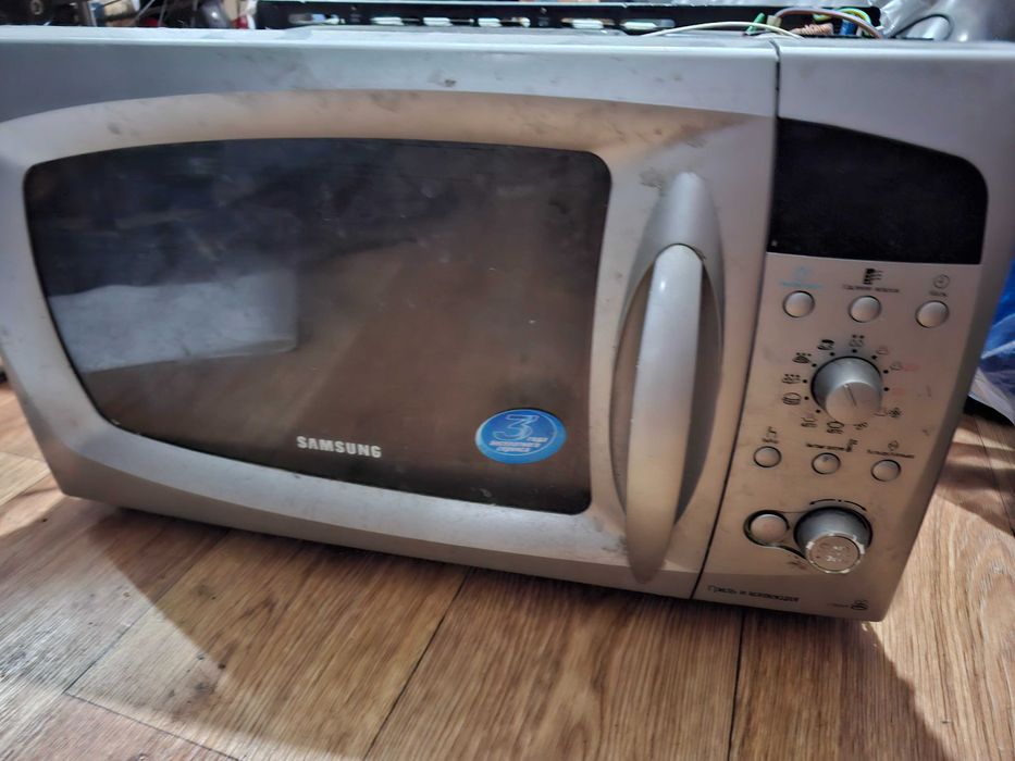 Микроволновая печь Samsung C105AFR Не греет.