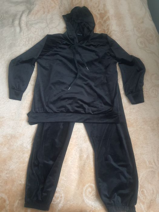 Dres damski welurowy czarny rozm. L