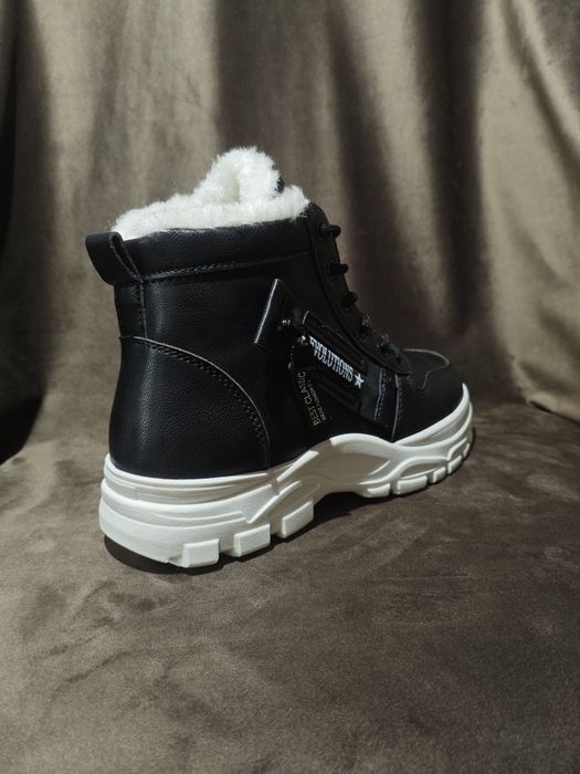 Зимние женские кроссовки размер 39