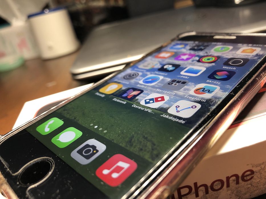 Iphone SE czerwony 64 GB red product