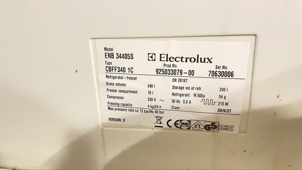 Холодильник Electrolux ENB 34405S