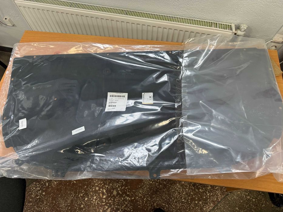 Шумоізоляція капота Opel Astra H 13114637