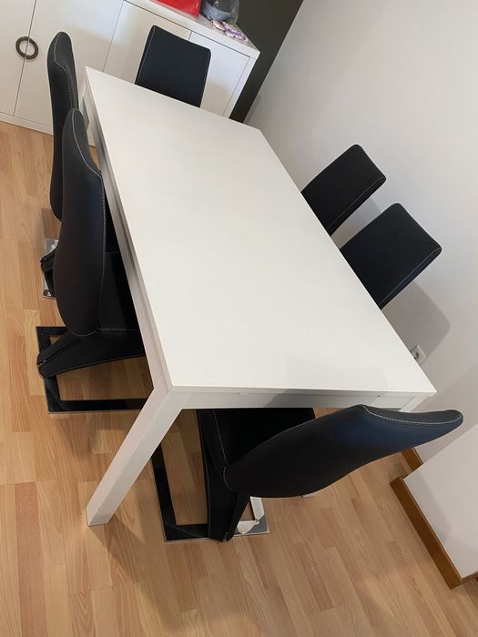 Mesa de jantar e 6 cadeiras