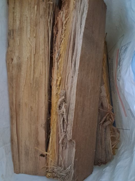 Lenha de eucalipto em saco com 20 kg