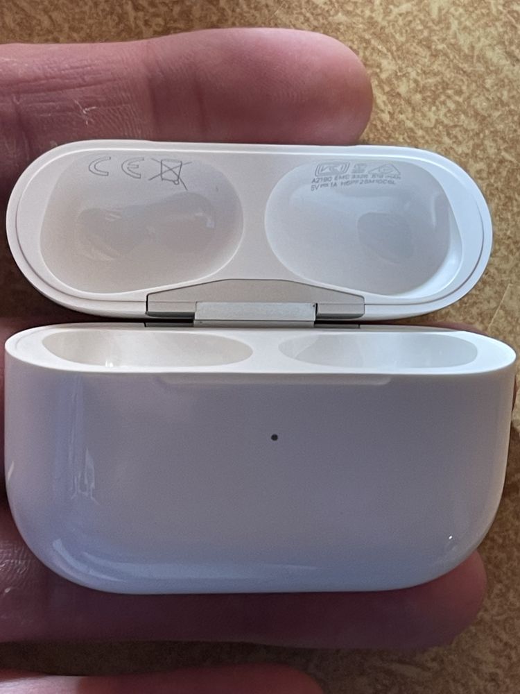 AirPods Pro Кейс Бокс Футляр Зарядка: 1 000 грн. - Навушники Чортків на Olx