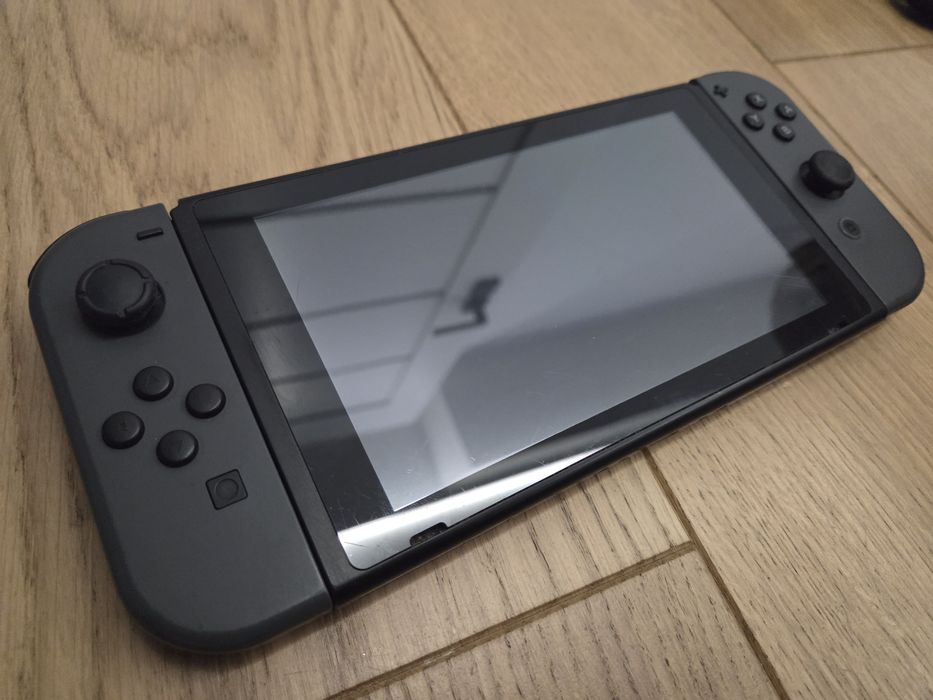 Zestaw Konsola Nintendo Switch V2 32GB + akcesoria uszkodzone WiFi