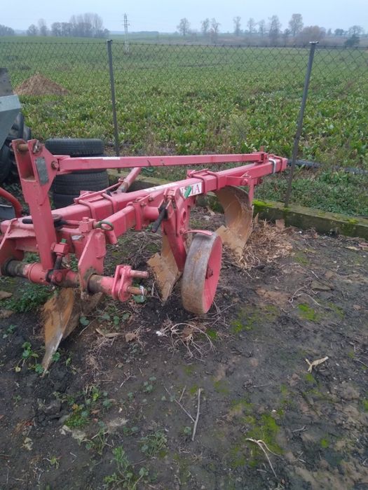 Pług zagonowy trzyskibowy