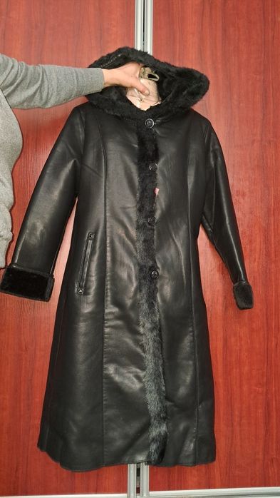 Нова зимова дублянка (замінник шкіри) з капюшоном
​Опис:
​Продам абсол