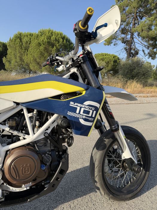 Husqvarna 701 supermoto