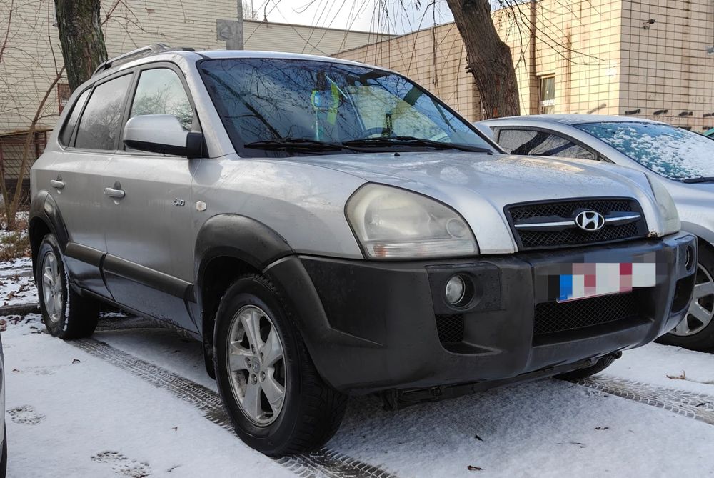Hyundai Tucson 2 літра дизель механіка повний привід