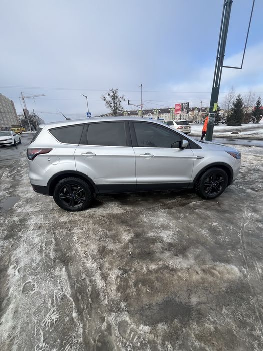 Продаи Ford Escape