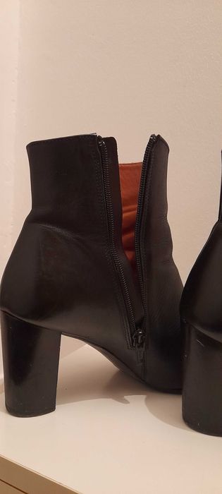 Botas ou botins / pretas /salto alto / Miriam preto / Lisboa