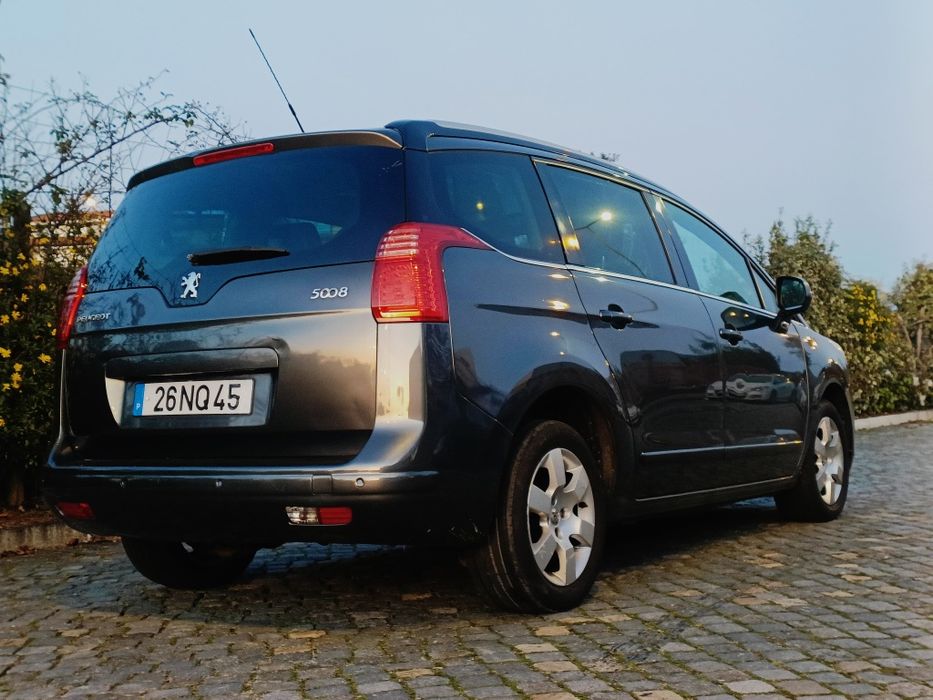 Peugeot 5008 1.6HDI 115CV - 7 Lugares