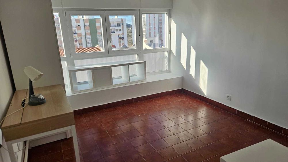 T4+1 Duplex 144 m2 Santo António dos Cavaleiros, Loures