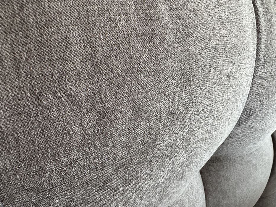 Cama de casal em veludo cinza