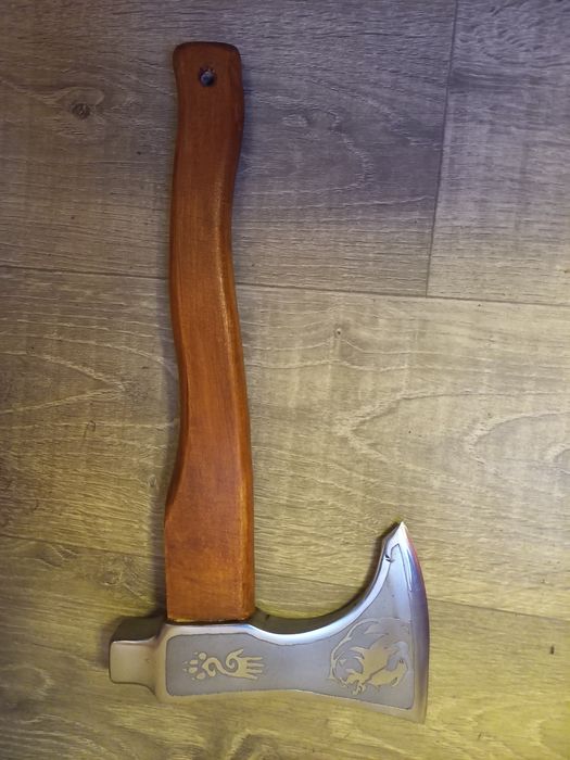 Siekiera. Tomahawk.