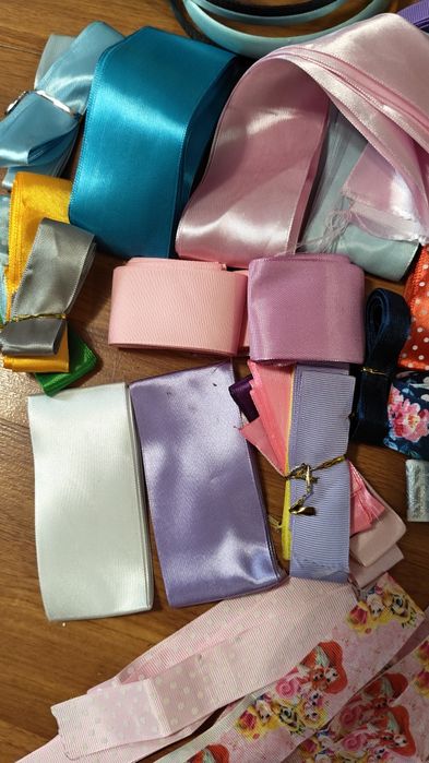 Фурнітура для рукоділля,стрічки атласні ,декоративні фігурки ,обручі