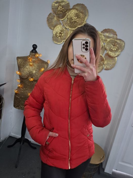 Mega czerwona puchowa kurteczka na zameczek wiosenna