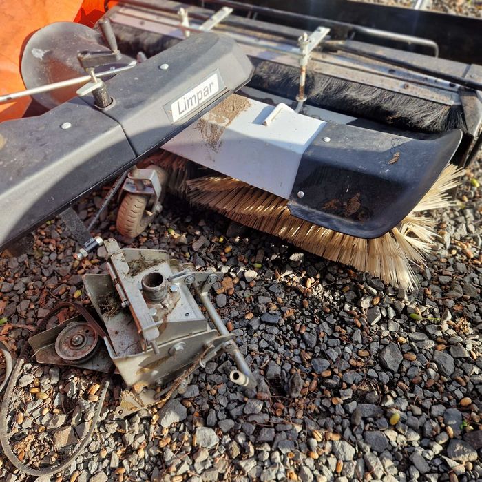 zamiatarka szczotka ogrodowa do traktorka