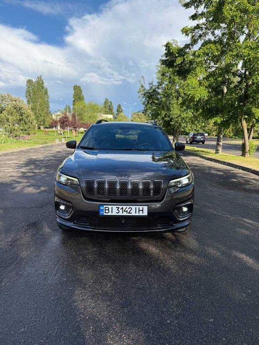 Jeep Cherokee Limited 2019 року в обвісі Overland з повним приводом