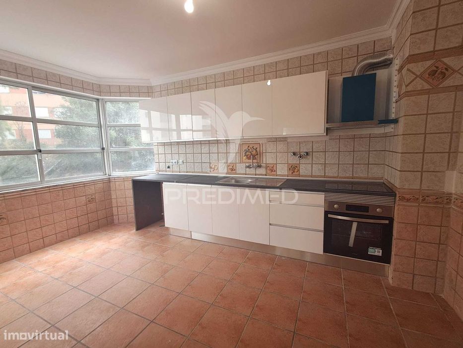Apartamento T2+1 Renovado | Marquises | Arrecadação | Elevador | Ta...