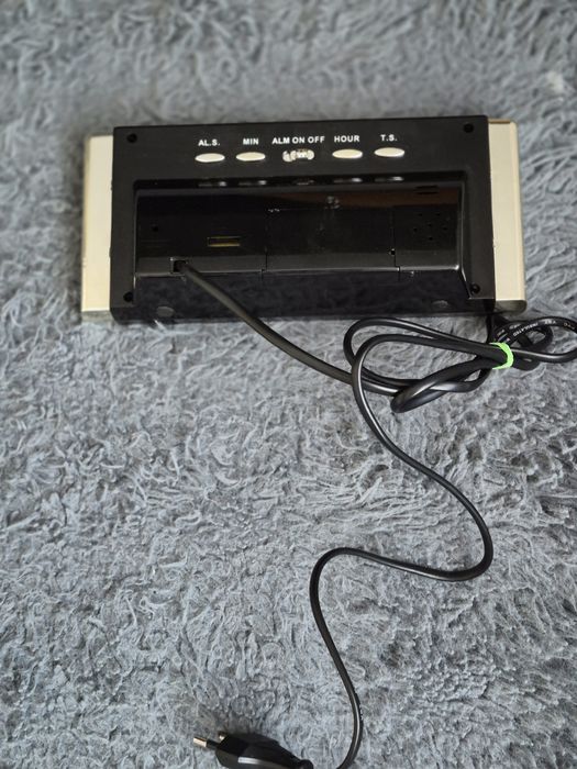 Zegarek led z budzikiem VST