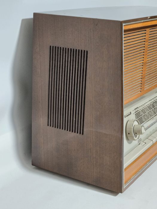 Rádio antigo reparado SABA