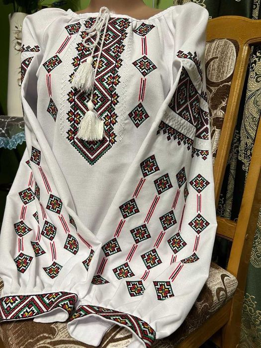 Чудесні Жіночі вишиванки