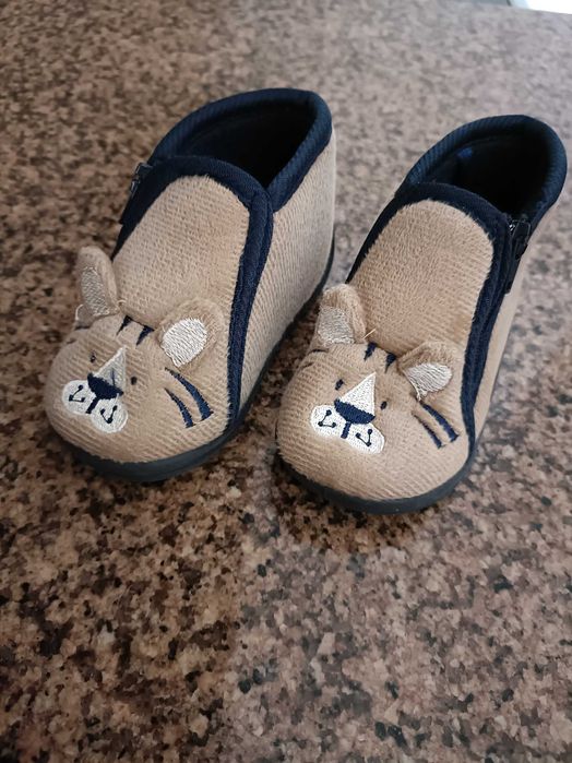 Pantufa de criança em ótimo estado, número 20.