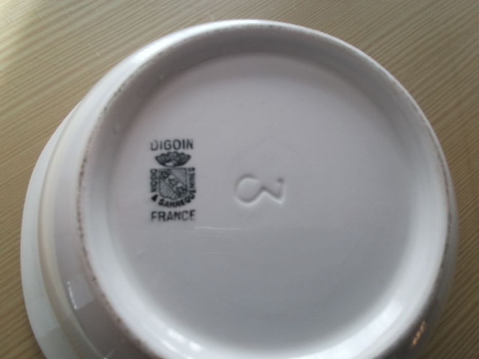 saladeira em loiça de marca e numerada