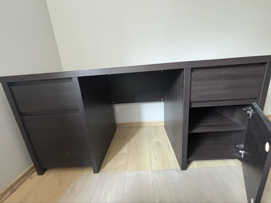 Biurko z 2 drzwiami i szufladami