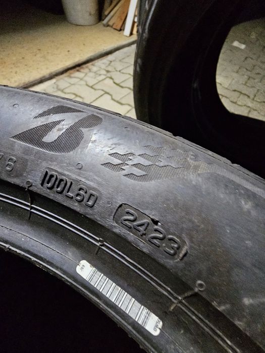 255/45/20 + 235/50/20 (2423) Bridgestone  Lato